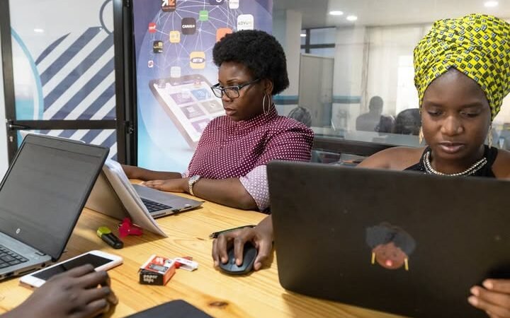 SI TU AS ENTRE 20 ET 40 ANS, TU DOIS INVESTIR DANS DES ACTIFS FONDAMENTAUX AVANT QU’IL NE SOIT TROP TARD